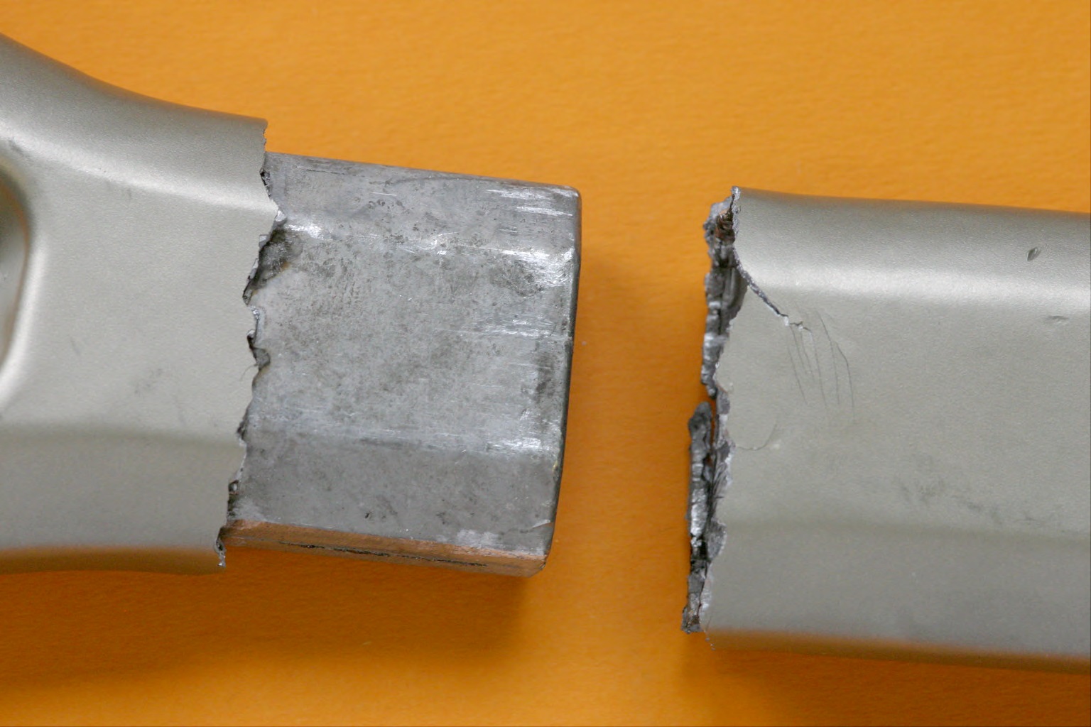 Schadensanalyse Bruch Bruchuntersuchung Aluminium